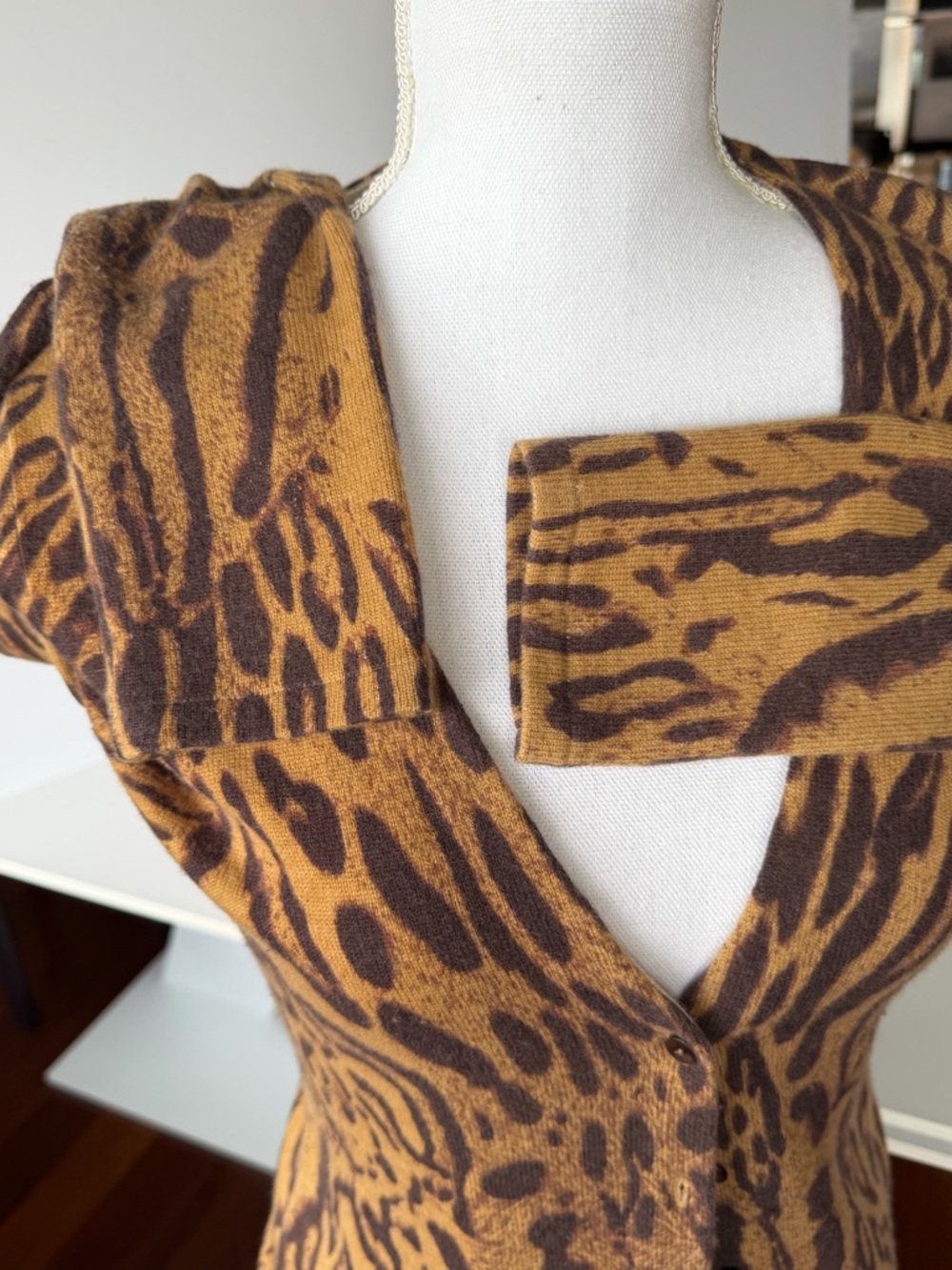 CLOSING CLOSET neiman Marcus Brown and Tan Leopard Print Cardigan - Picture 6 of 12